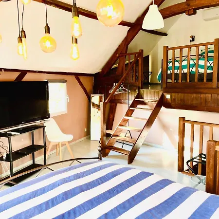 De La Verniere Apartment *